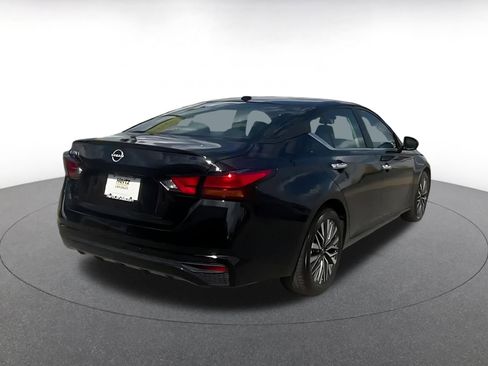 Used 2025 Nissan Altima 2.5 SV image 14