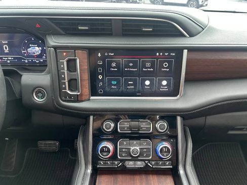 Used 2024 GMC Yukon Denali Ultimate AWD/4WD image 28