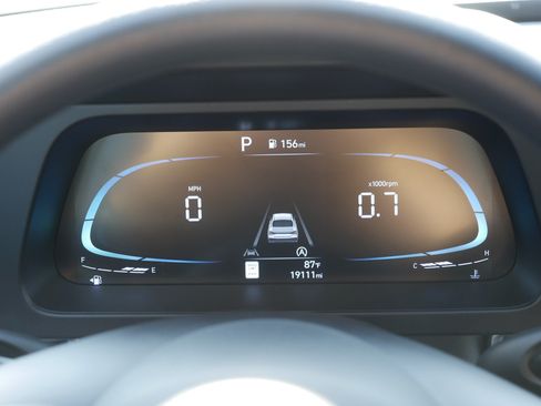 Certified 2025 Hyundai Elantra SE FWD image 21