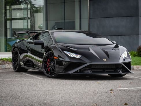 Used 2022 Lamborghini Huracan STO image 2