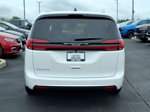 New 2027 Chrysler Pacifica Select FWD image 20