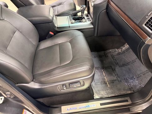 Used 2019 Toyota Land Cruiser image 24