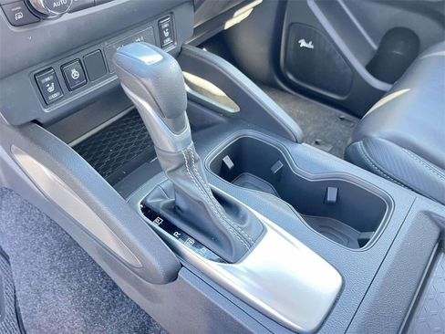 Used 2024 Nissan Frontier SL image 22