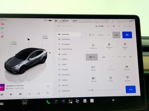 Used 2025 Tesla Model Y Long Range RWD image 60