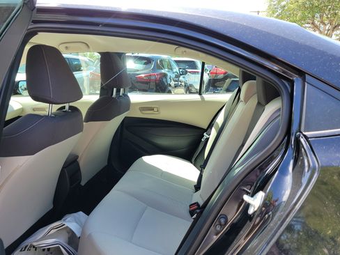 Used 2022 Toyota Corolla LE image 12