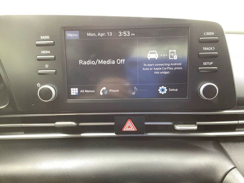 Used 2022 Hyundai Elantra SE image 11