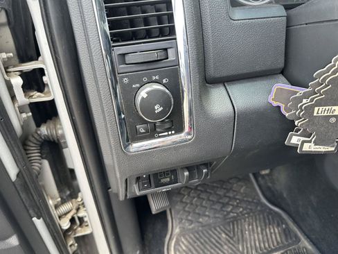 Used 2011 RAM 1500 Laramie AWD/4WD image 20