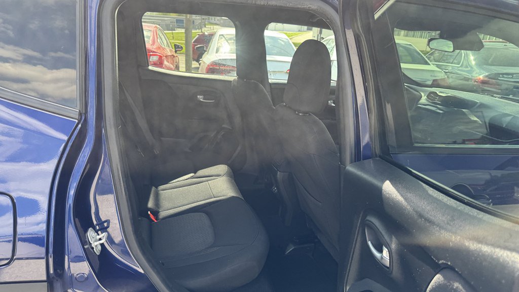 Used 2021 Jeep Renegade Latitude FWD image 24