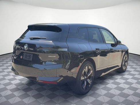 Used 2024 BMW iX xDrive50 w/ Sport Package AWD/4WD image 9