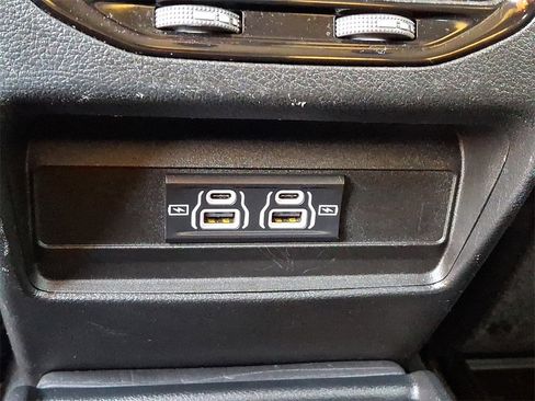 Used 2023 Jeep Grand Cherokee L Laredo image 13