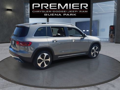 Used 2024 Mercedes-Benz GLB 250 4MATIC w/ Driver Assistance Package image 8