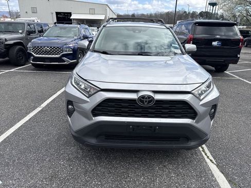 Used 2020 Toyota RAV4 XLE image 4
