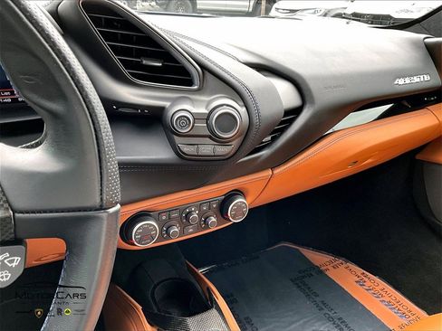 Used 2018 Ferrari 488 GTB image 7