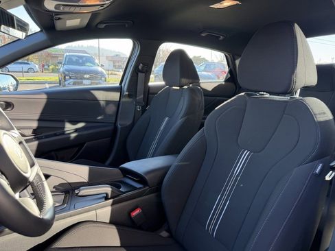 Certified 2025 Hyundai Elantra Sport image 13