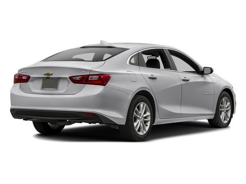 Used 2017 Chevrolet Malibu LT FWD image 2