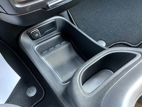 New 2026 Chrysler Pacifica Select FWD image 28