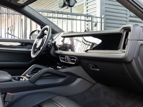 Certified 2025 Porsche Cayenne S AWD/4WD image 47