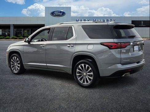Used 2023 Chevrolet Traverse Premier FWD image 3