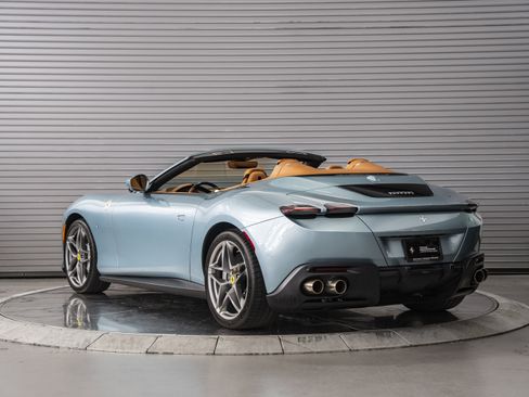 Used 2025 Ferrari Roma Spider RWD image 3