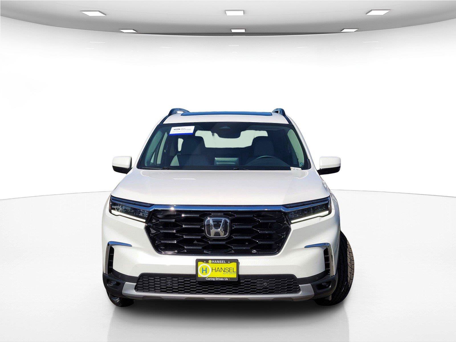 Used 2025 Honda Pilot Touring image 4