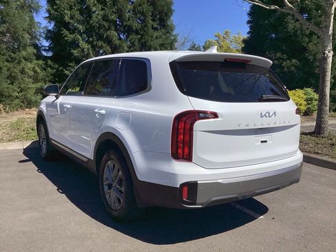 Used 2025 Kia Telluride LX FWD image 10