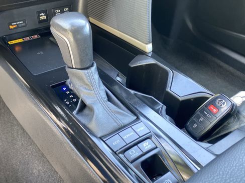 Used 2025 Toyota Camry SE FWD image 31