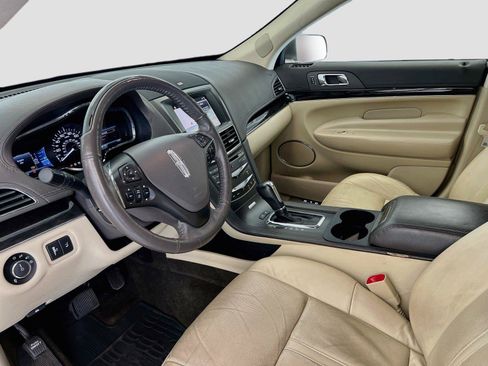 Used 2019 Lincoln MKT AWD image 11