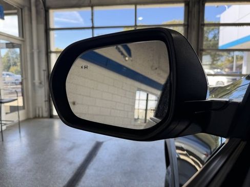 Used 2025 GMC Acadia Elevation image 24