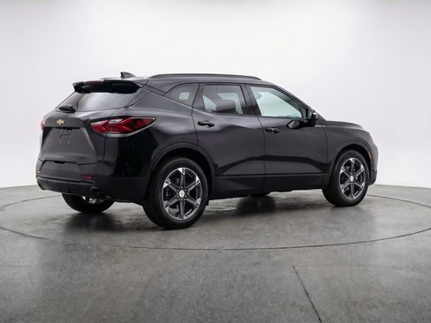 Used 2025 Chevrolet Blazer LT image 9