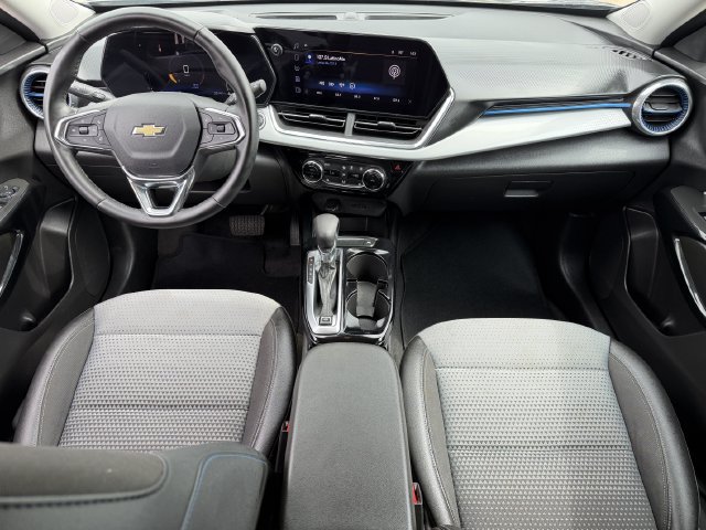 Used 2025 Chevrolet Trax LT w/ LT Convenience Package FWD image 23