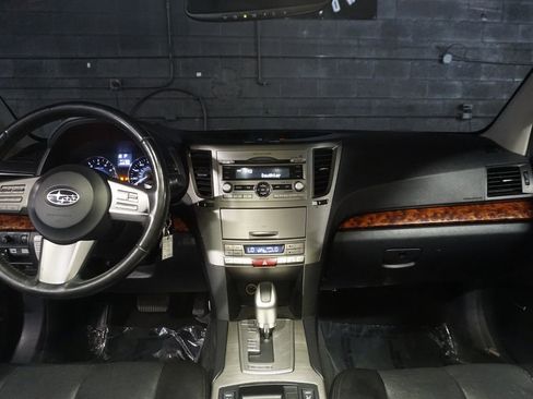 Used 2011 Subaru Outback 3.6R Limited w/ PWR Moonroof Pkg AWD/4WD image 16