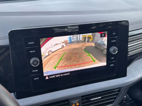 Used 2025 Volkswagen Jetta SE image 17