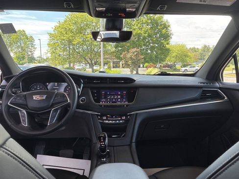 Used 2022 Cadillac XT5 Premium Luxury w/ Technology Package AWD/4WD image 15