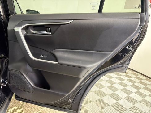 Used 2022 Toyota RAV4 XLE FWD image 16