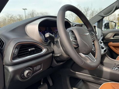 New 2026 Chrysler Pacifica Pinnacle w/ Trailer Tow Group AWD/4WD image 2