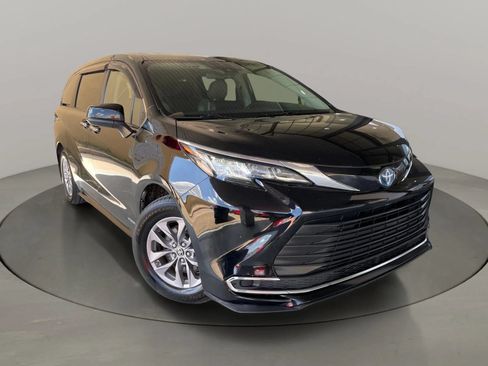 Used 2021 Toyota Sienna FWD image 6