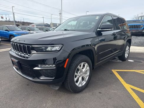 Used 2023 Jeep Grand Cherokee Limited AWD/4WD image 5