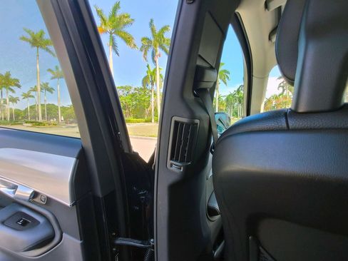 Used 2017 Volvo XC90 T5 Momentum w/ Vision Package FWD image 27
