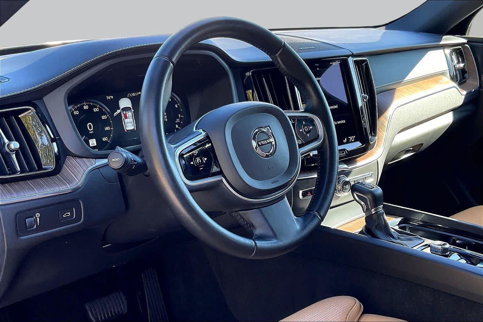 Used 2021 Volvo XC60 T5 Inscription w/ Protection Package FWD image 16