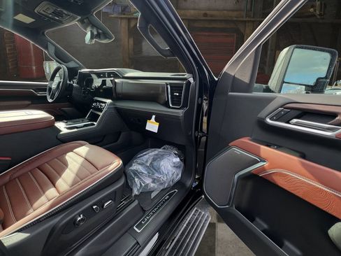 New 2026 GMC Sierra 3500 Denali Ultimate AWD/4WD image 17