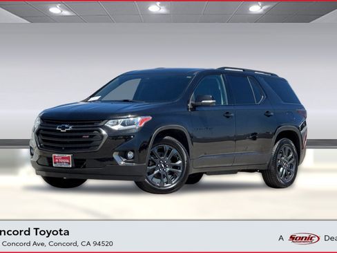 Used 2021 Chevrolet Traverse RS FWD image 1