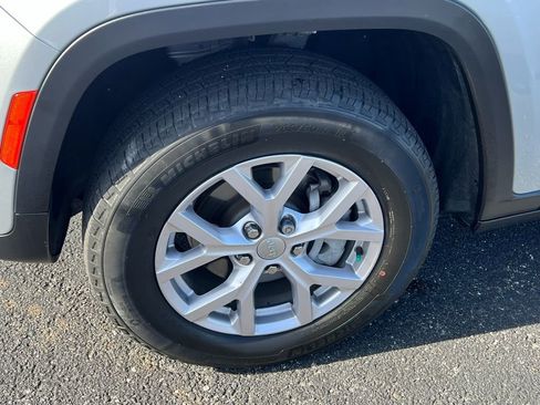 Used 2022 Jeep Grand Cherokee Limited image 9