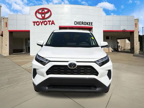Used 2025 Toyota RAV4 LE AWD/4WD image 2