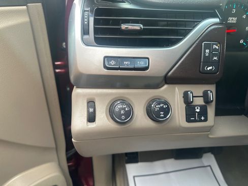 Used 2017 Chevrolet Suburban Premier image 20