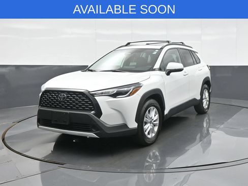 Used 2023 Toyota Corolla Cross LE w/ Moonroof Package AWD/4WD image 3