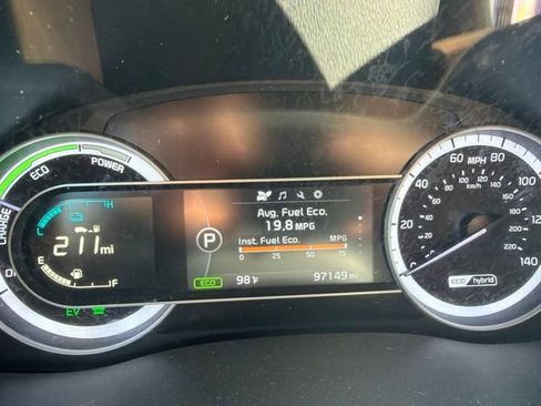 Used 2017 Kia Niro LX FWD image 2