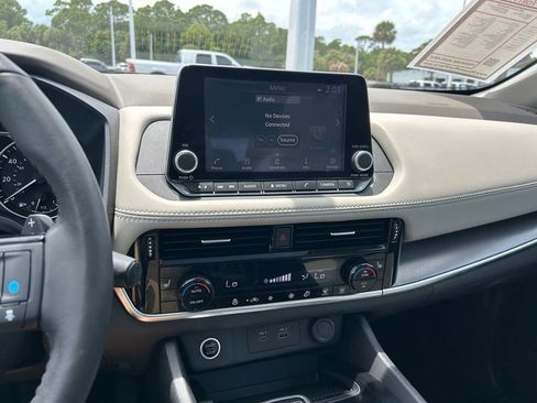 Certified 2021 Nissan Rogue SV w/ Premium Package FWD image 32