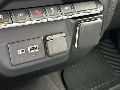 Used 2022 Chevrolet Silverado 1500 Custom RWD image 34