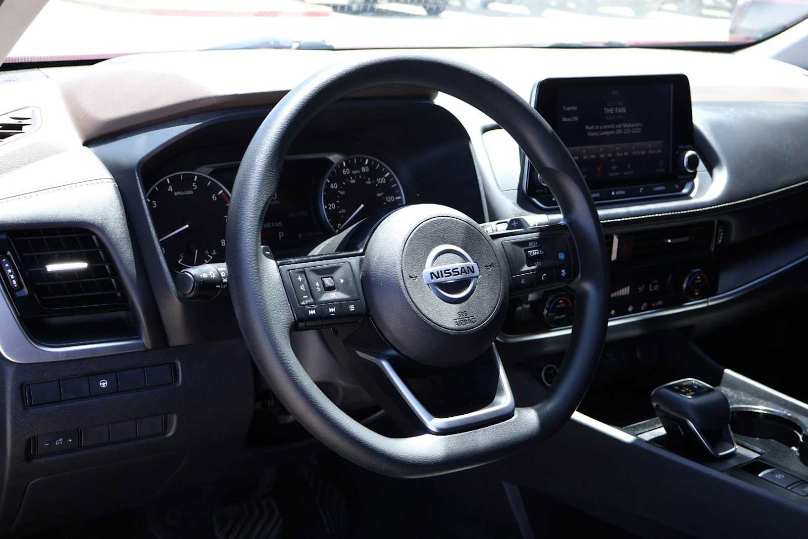 Used 2021 Nissan Rogue SV FWD image 2