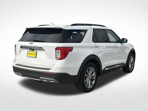 Used 2020 Ford Explorer XLT w/ Equipment Group 202A AWD/4WD image 8